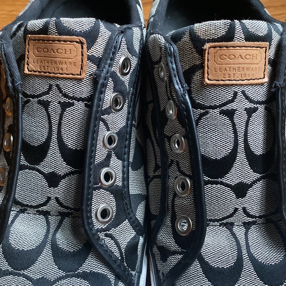 Coach woman’s Size 10 - Picture 6 of 7